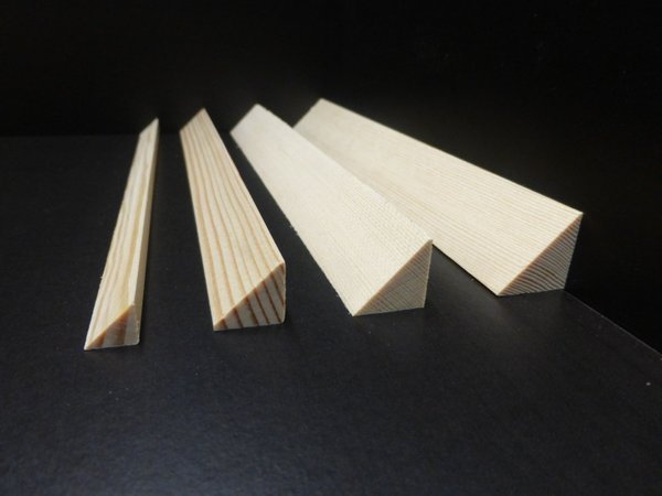 Dreikantleiste aus Kiefer in 10x10mm