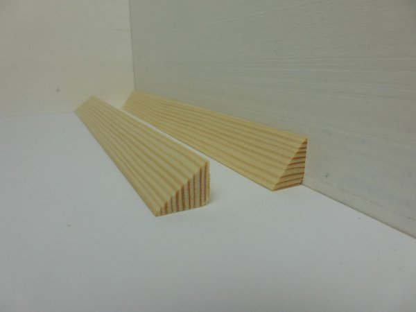 Dreikantleiste / Schwellenleiste aus Kiefer in 13x16mm